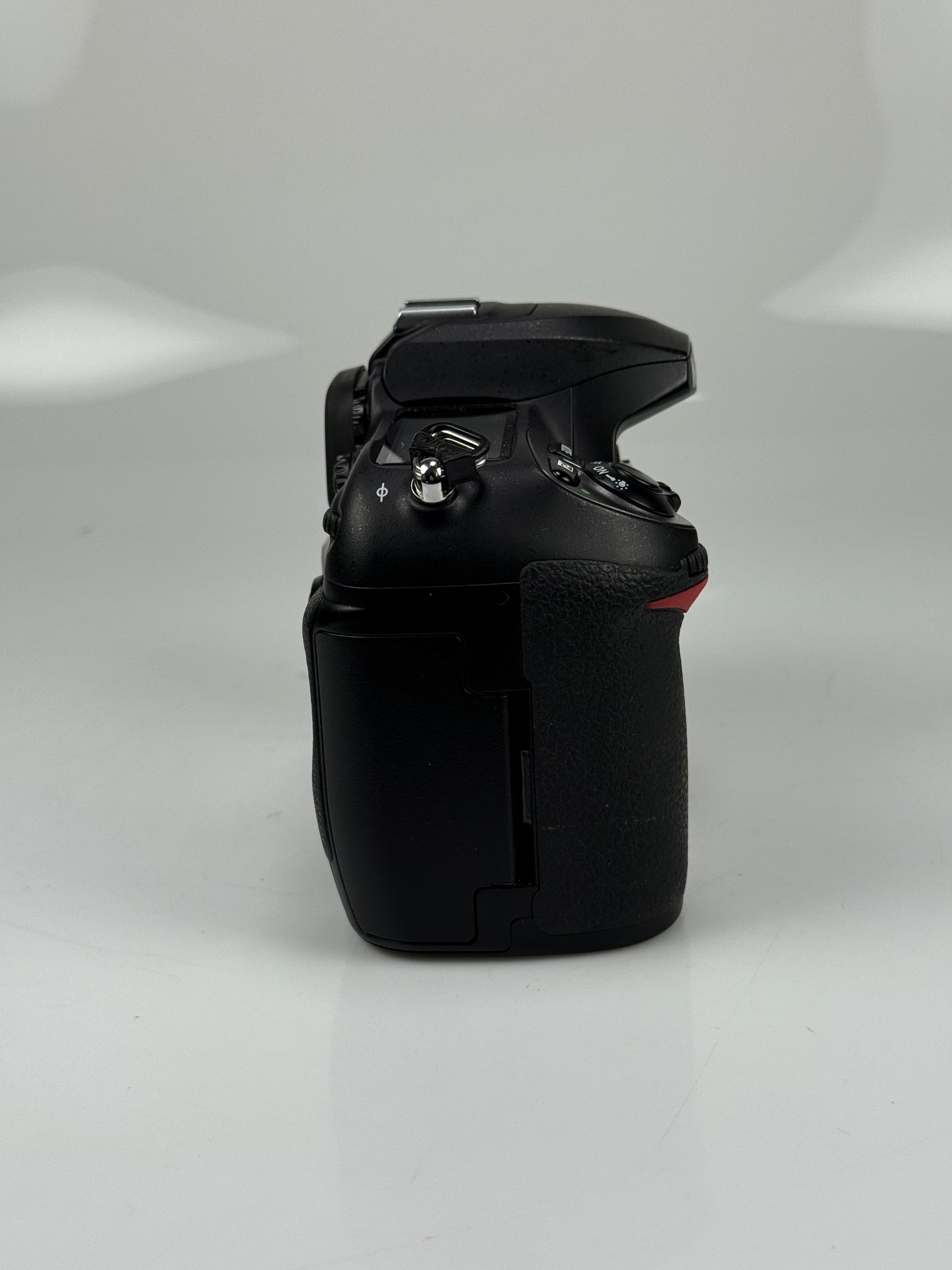 Nikon D200 10.2MP DX Digital SLR Camera