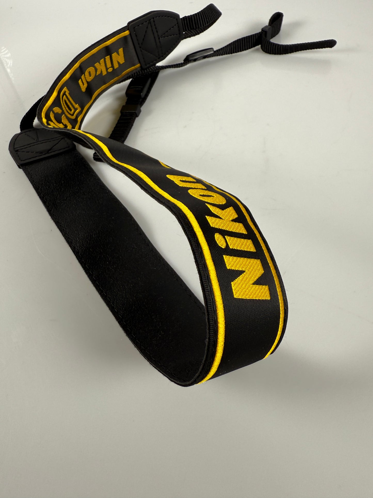 Genuine Nikon AN-DC17 1.5" Black/Yellow Neck/Shoulder Strap for Nikon D500