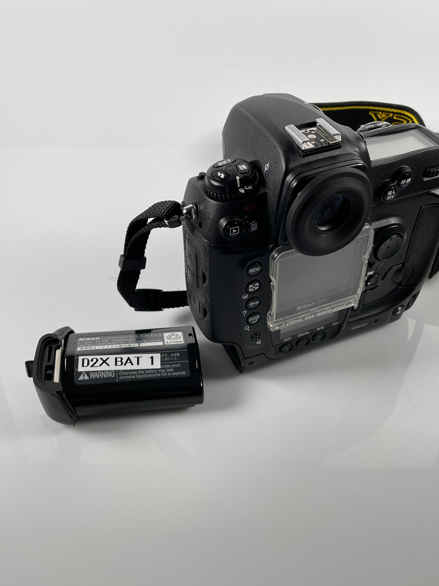 Nikon D2X DSLR Camera Body {12MP} (Body Only)