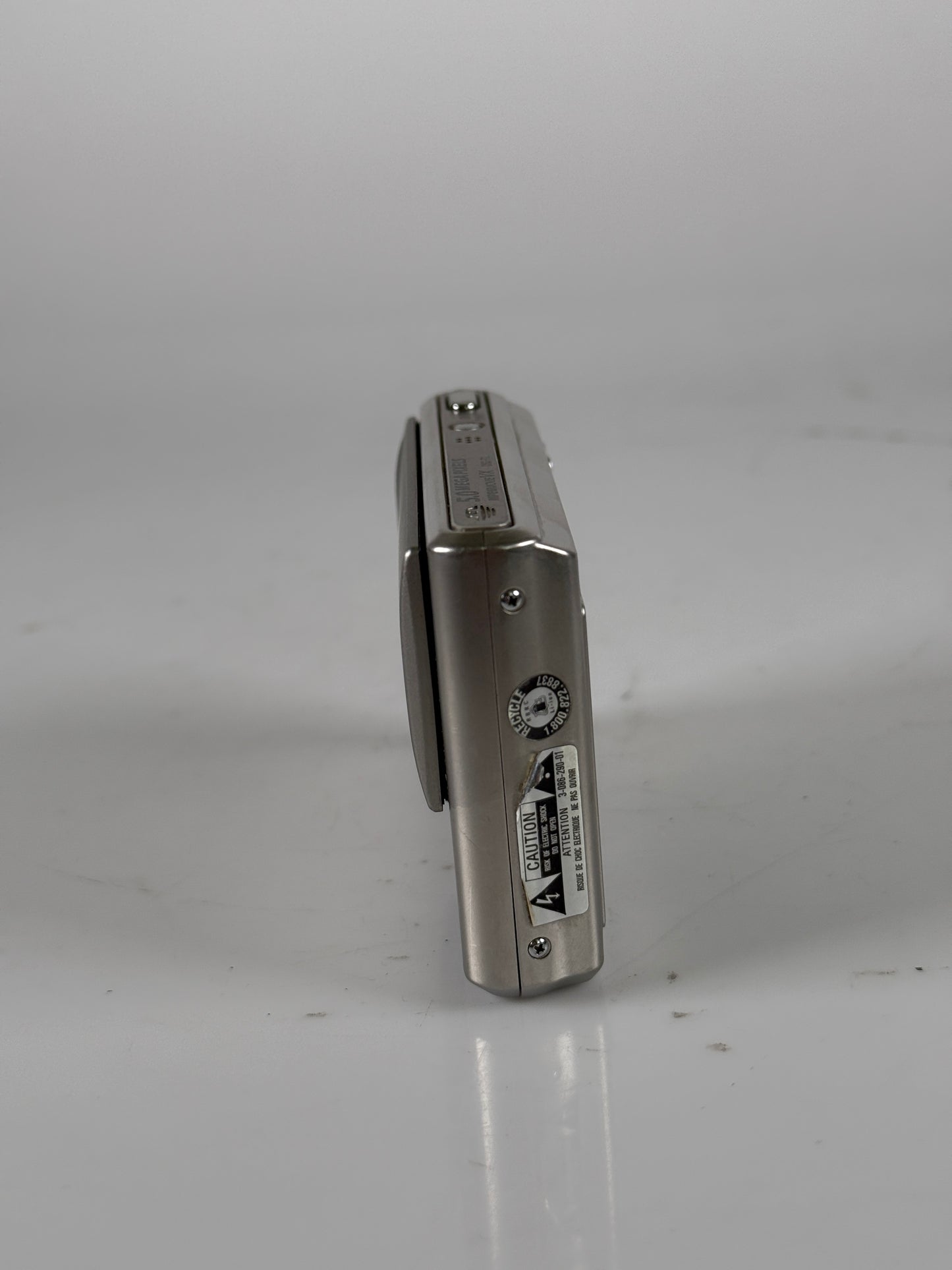 Sony Cyber-shot DSC-T1 5.0MP Digital Camera - point and shoot