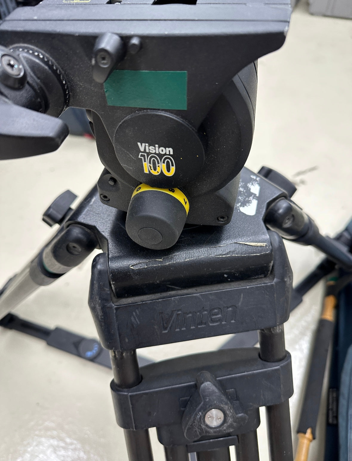 Vinten Vision 100 Fluid Head with Carbon Fiber 2-Stage Tripod