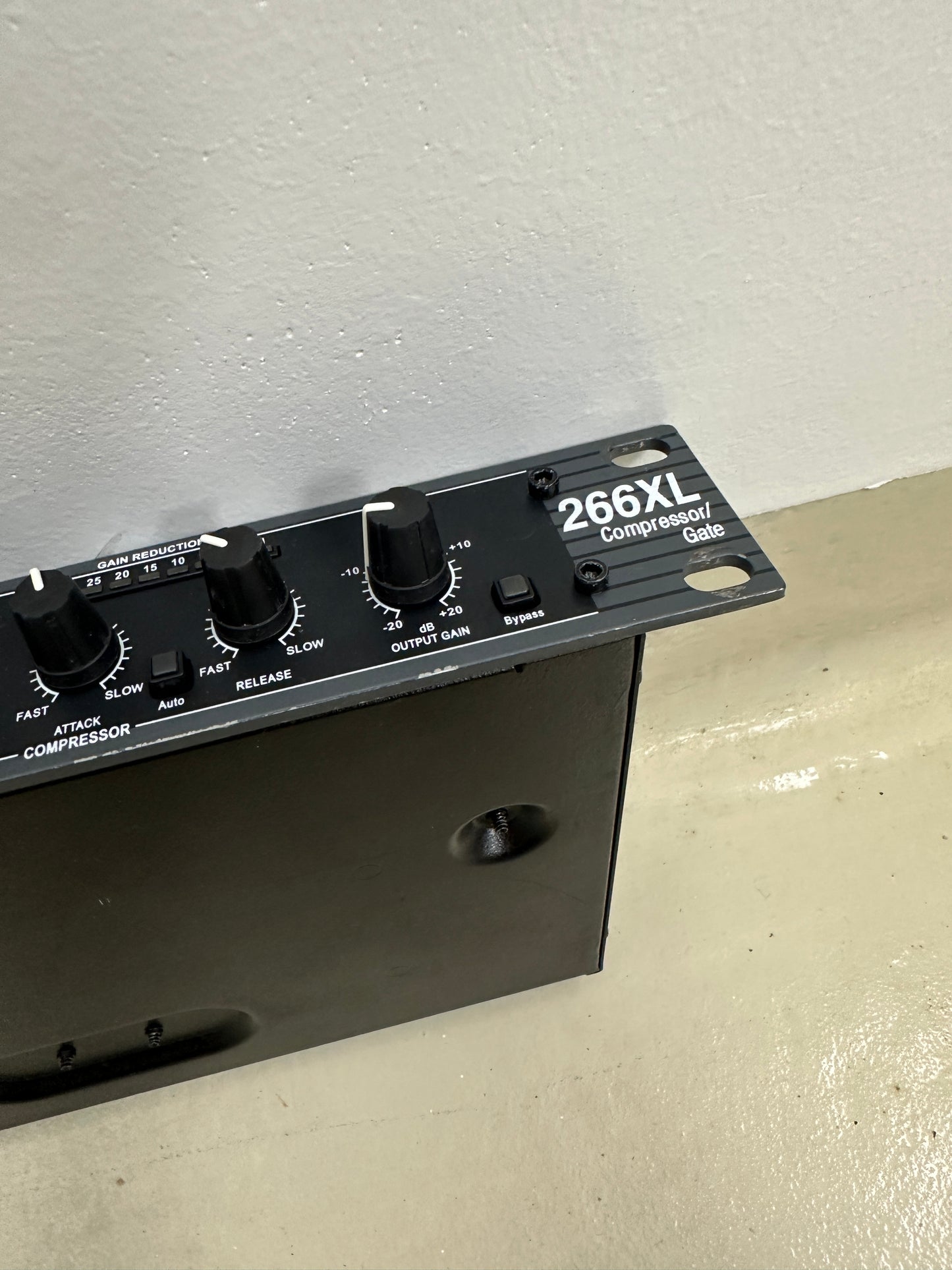 DBX 266XL Stereo Compressor / Gate 2-Channel Dynamics Processor