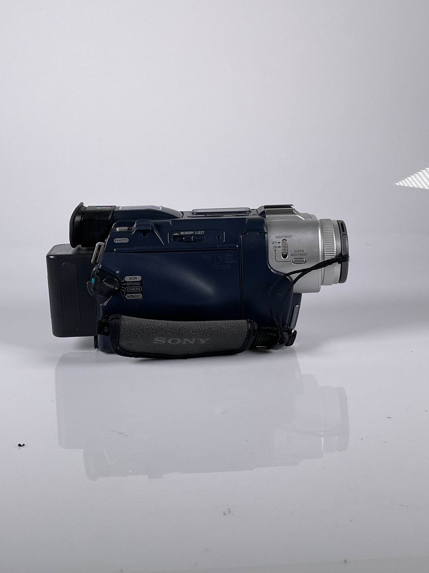 SONY Handycam DCR-TRV17 Digital Camcorder mini DV Camcorder Bundle