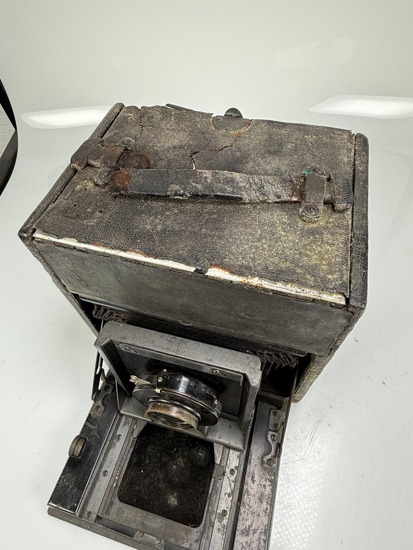 Compact Graflex 3¼x5½ SLR Focal Plane Shutter Camera with lens
