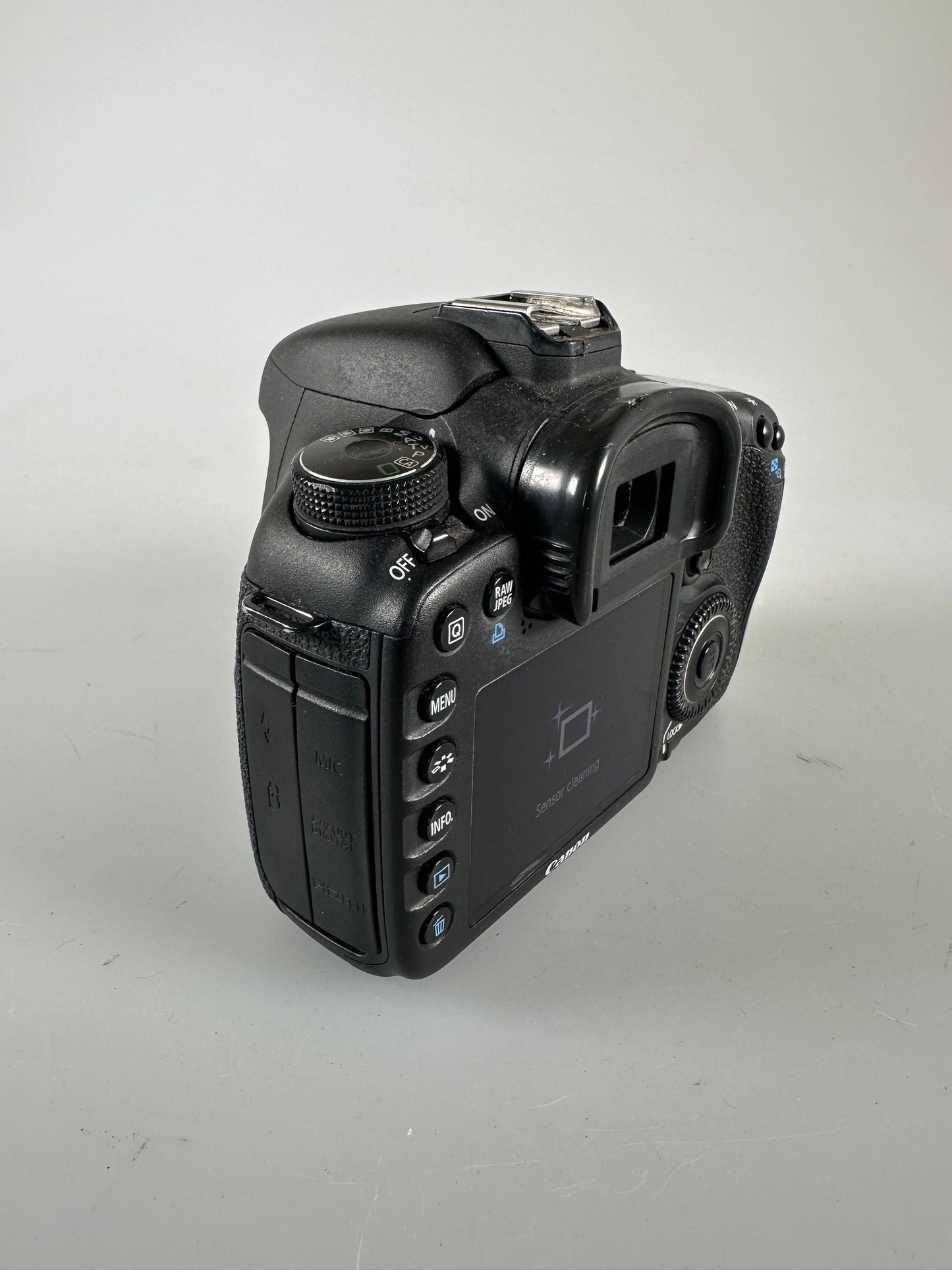 Canon EOS 7D 18MP Digital SLR Camera Body