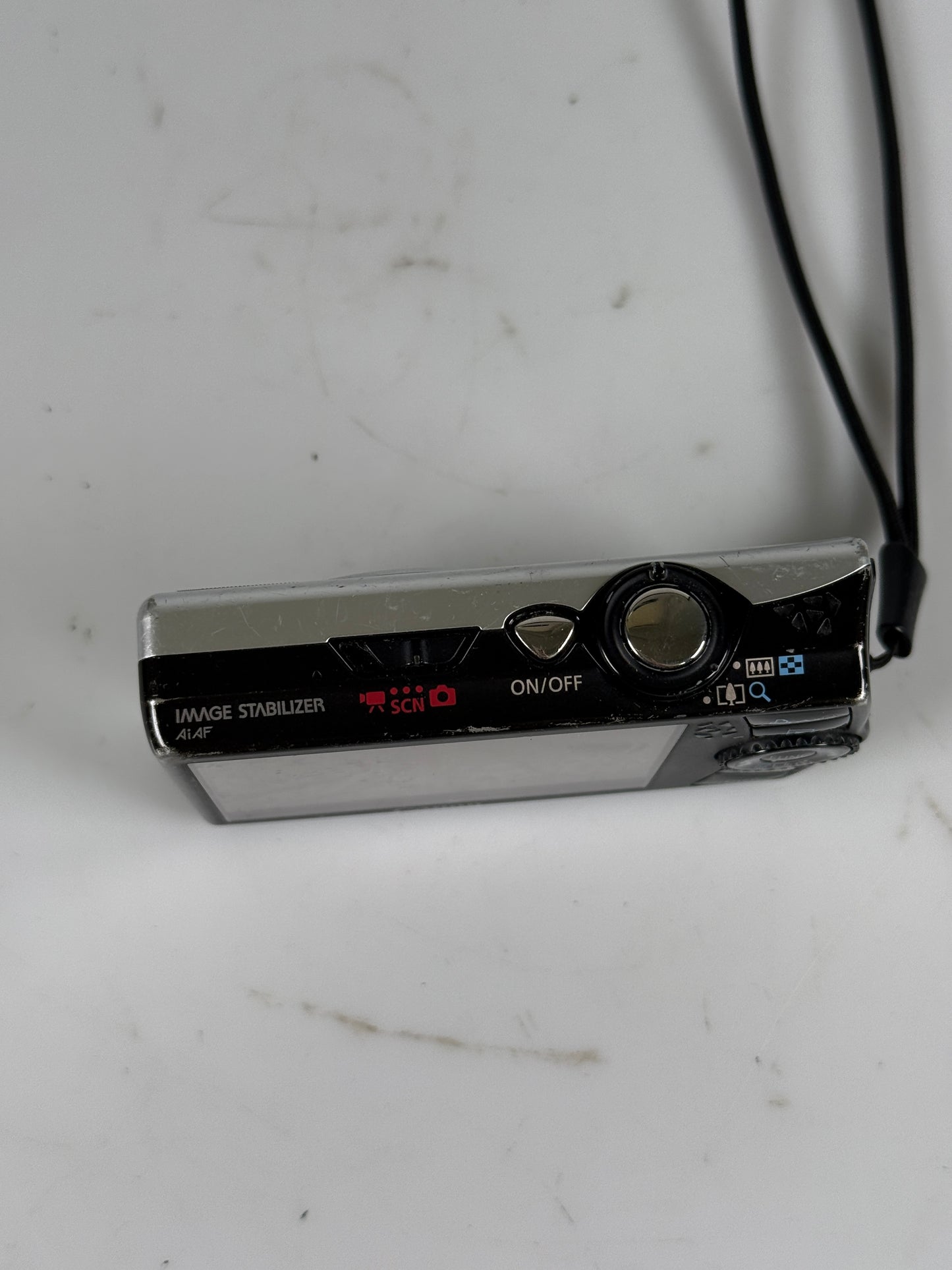 Canon PowerShot Digital ELPH SD880 IS 10MP Camera