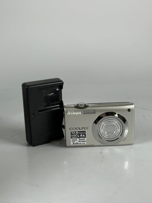 Nikon COOLPIX S4000 12.0MP Digital Camera - silver