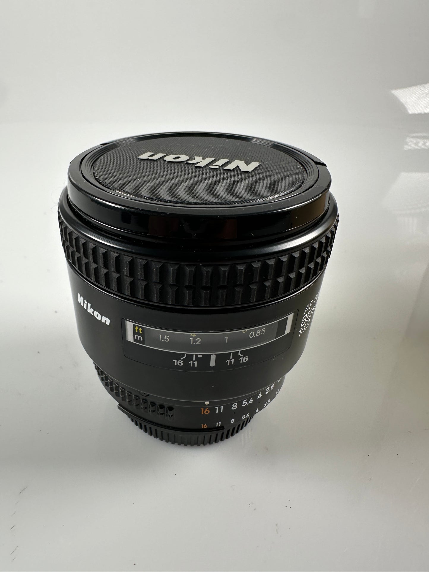 Nikon AF Nikkor 85mm f1.8 Lens