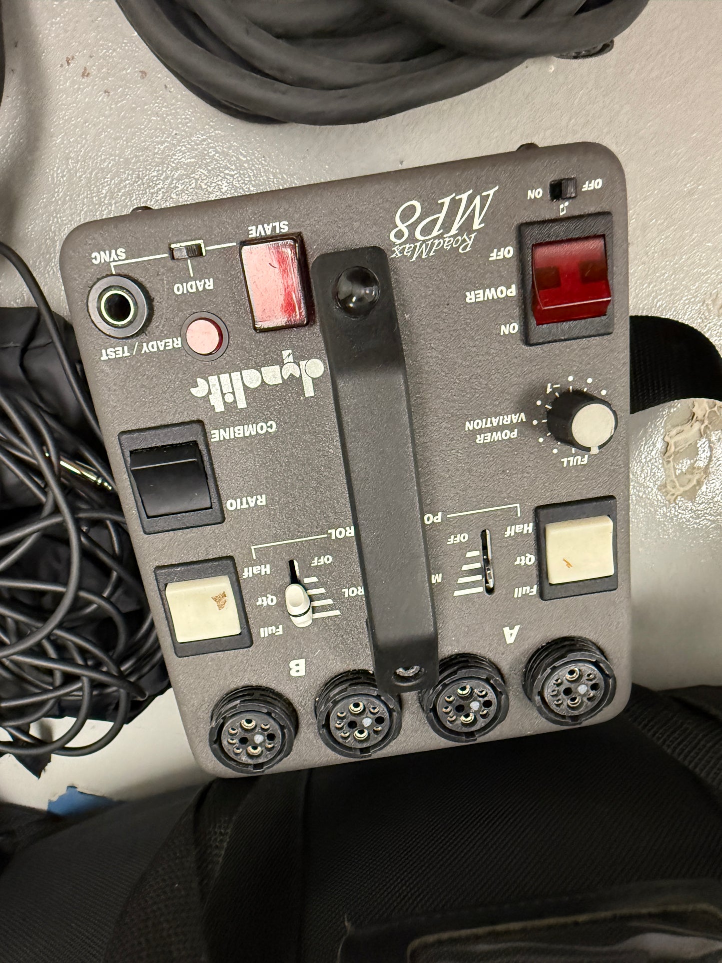 Dynalite light kit with MP800 power pack and MH2065 head