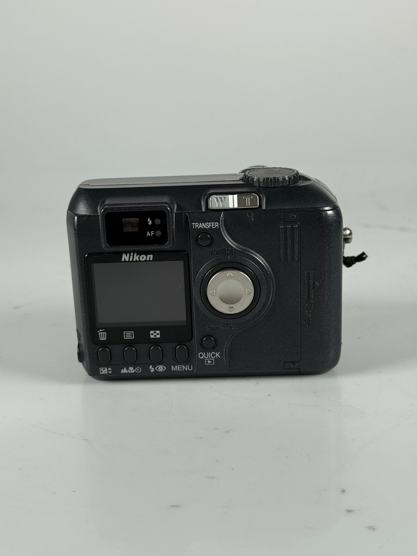 Nikon Coolpix 885 3.2MP Digital Camera (Camera + Battery/Charger)
