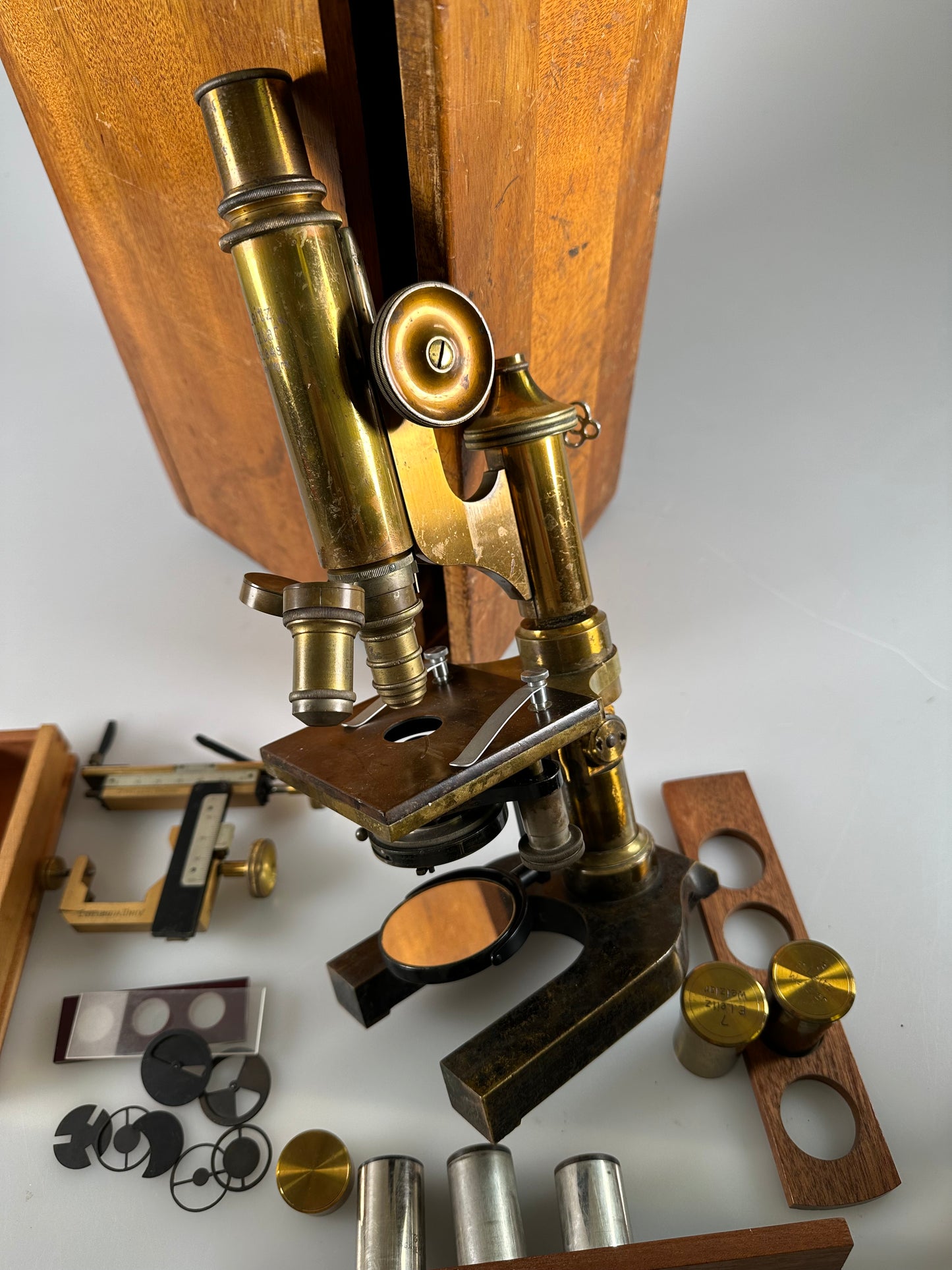 Leica LEITZ Wetzlar vintage Brass Microscope w/ 7, 3 objective Columbia univ