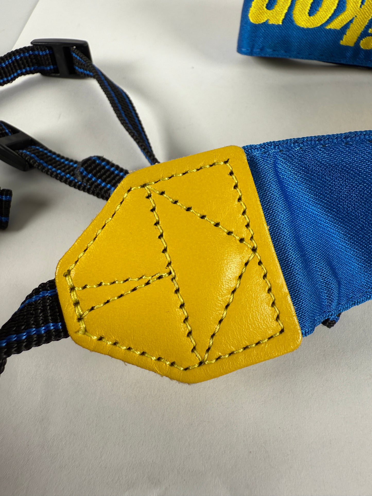 Nikon NPS Strap Limited Nikon Professional Services Strap Blue Yellow