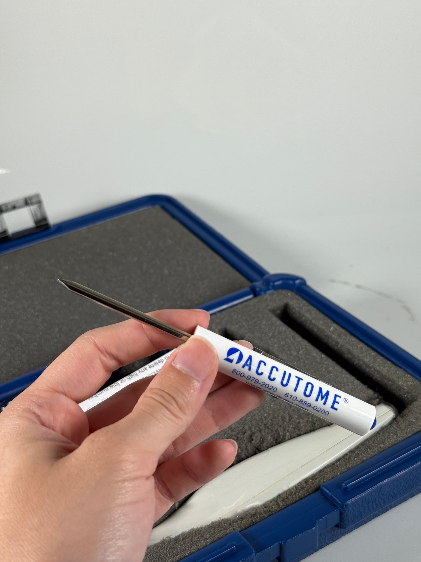 ACCUTOME PACHPEN MODEL 24-5100 PACHYMETER W/ CARRYNG CASE