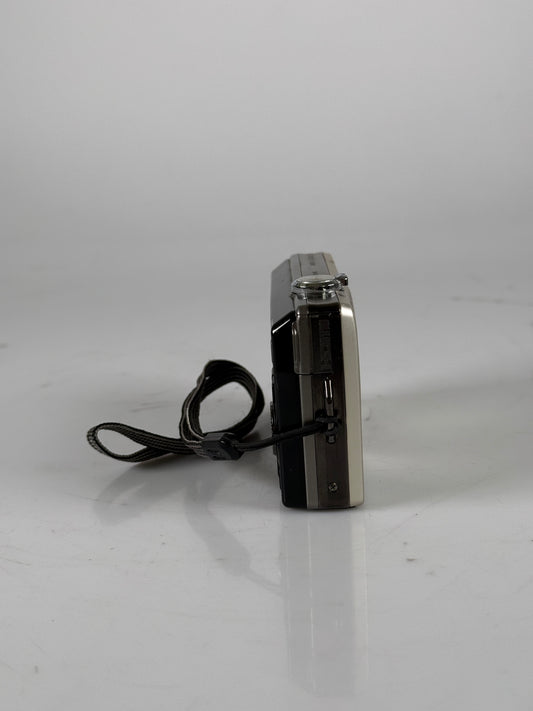 Nikon COOLPIX S6000 14.2MP Digital Camera - silver