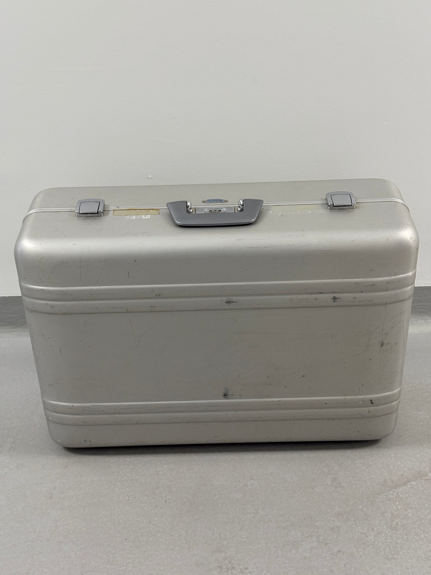 Zero Halliburton Aluminum camera Combo Lock Case 26x18x8