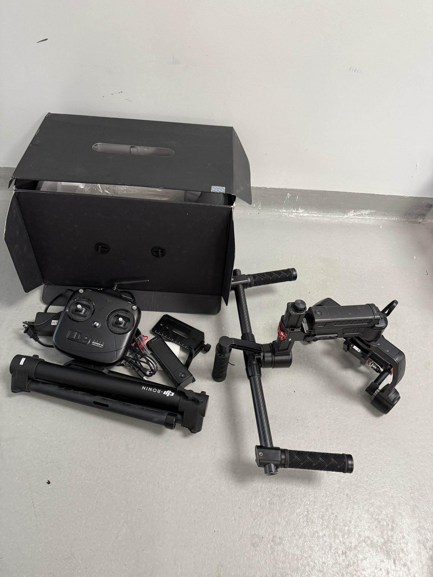 DJI RONIN M R-6 handheld 3-Axis Gimbal Stabilizer with 2 batteries