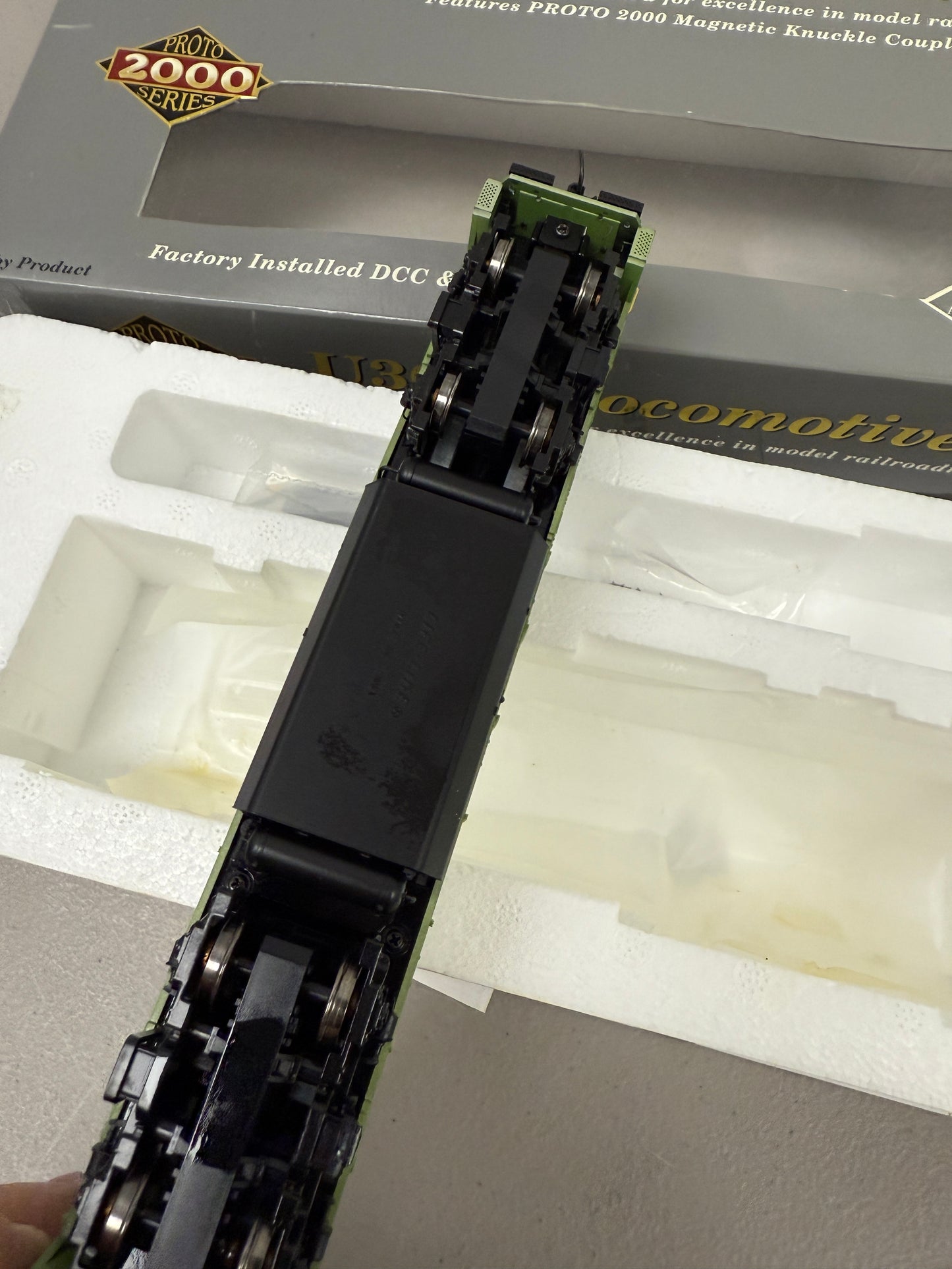 Proto 31409 U30B 2000 series locomotive HO Seaboard 803 sound & DCC