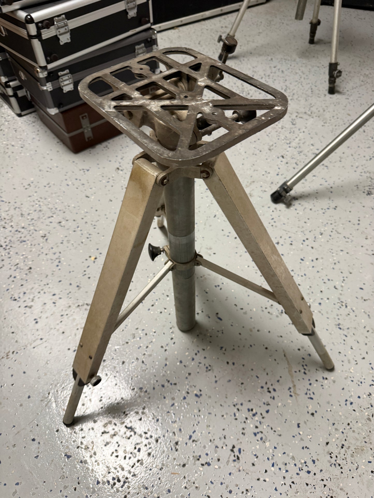 Vintage aluminum Bruneau's Pneumatic tripod model C Fox Products
