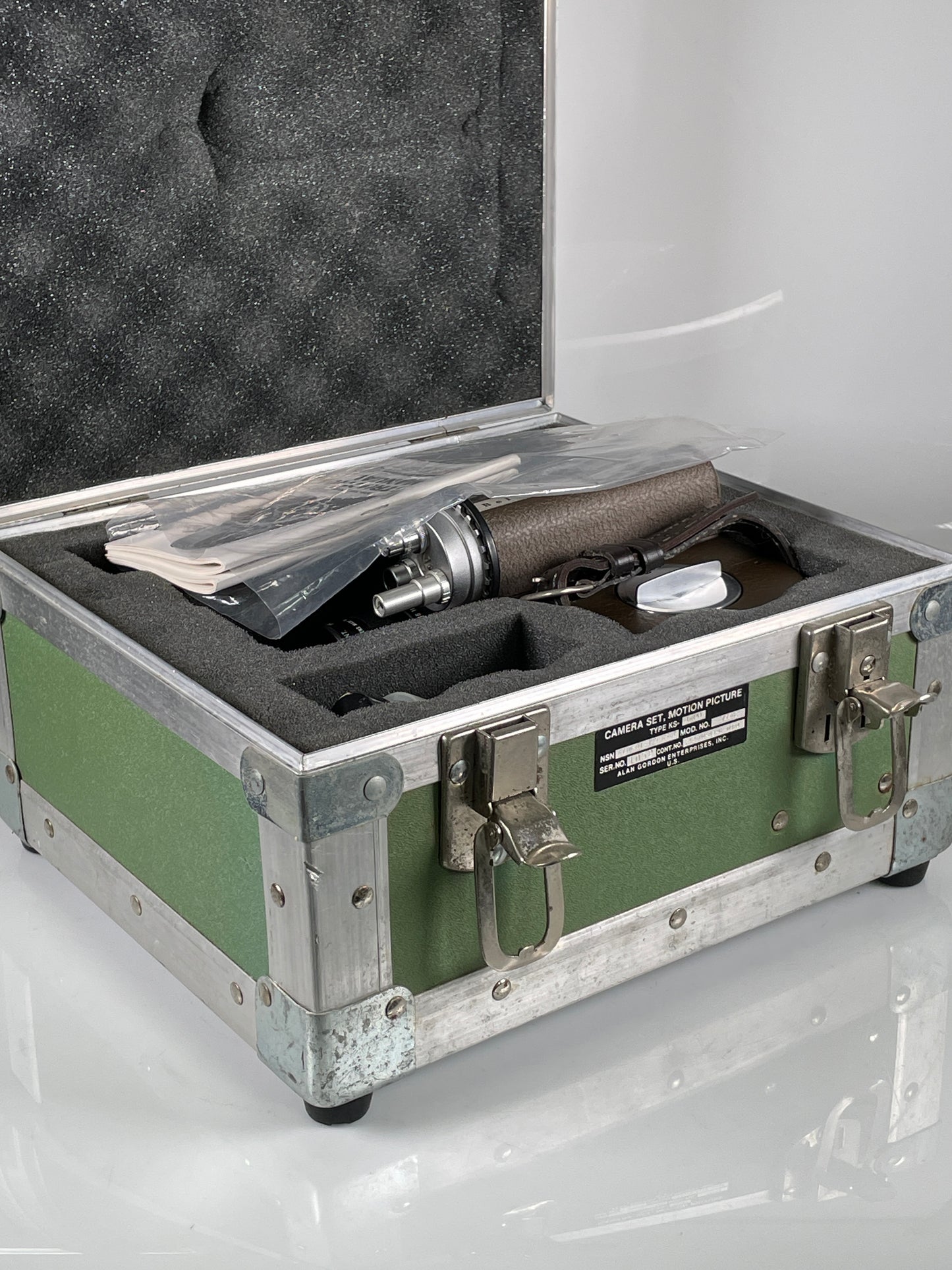 Bell & Howell Filmo 70DR Cine Camera kit with Gordon enterprises lenses