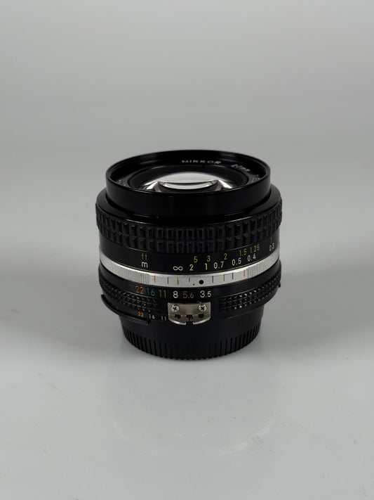 Nikon Ai-S AiS NIKKOR 20mm f3.5 MF Ultra Wide Angle Prime Lens
