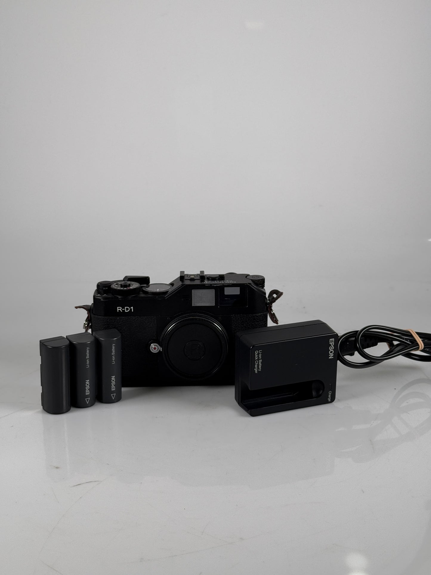 Epson R-D1 6.1MP Digital Rangefinder Camera Leica M CCD