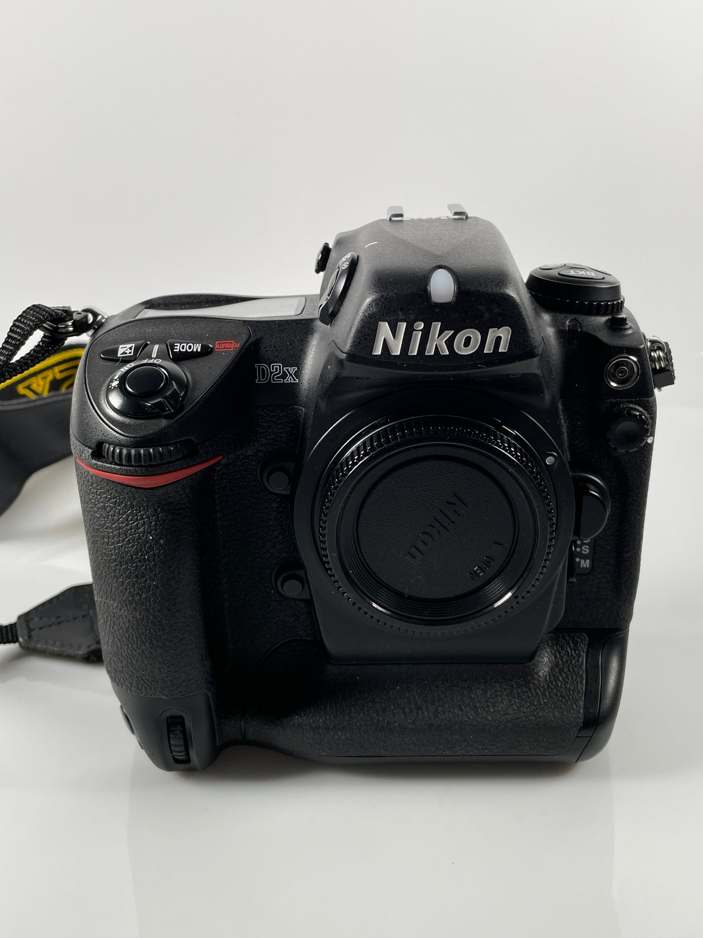 Nikon D2X DSLR Camera Body {12MP} (Body Only)