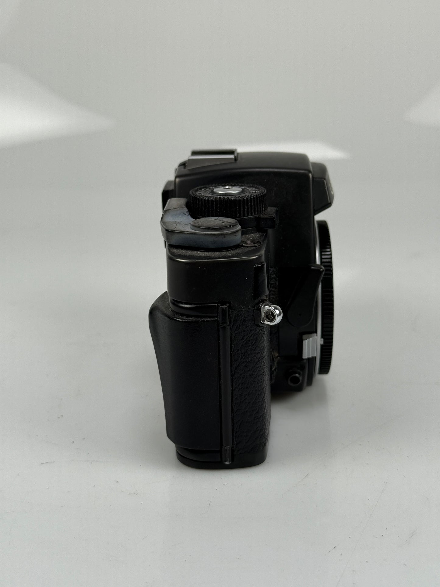 Leica R6.2 R 6.2 Black 35mm SLR Film Camera Body