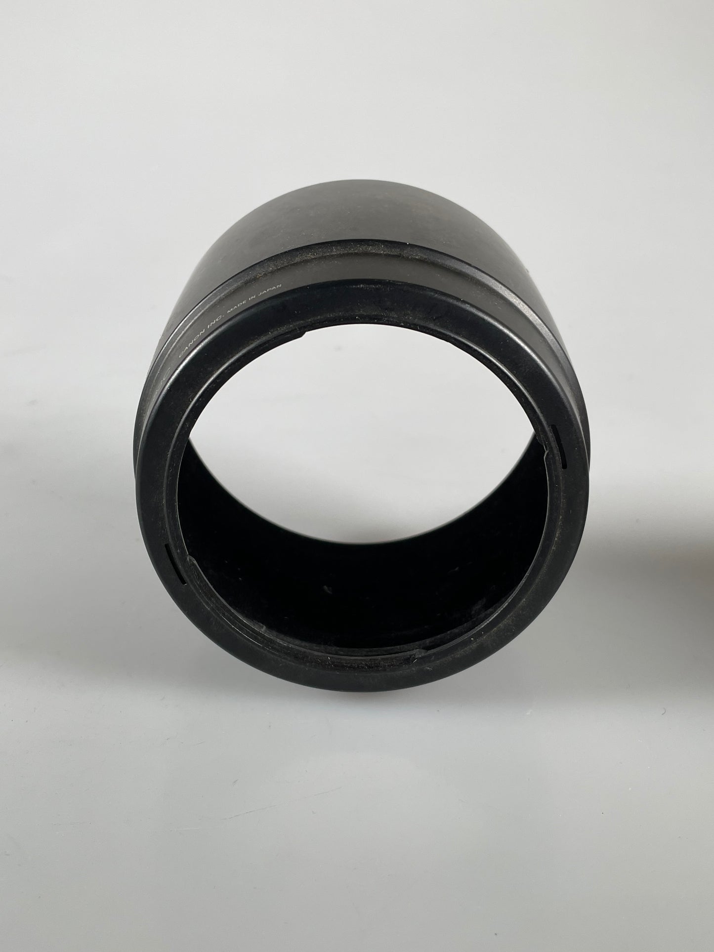 Canon ET-83C Hood, 100-400mm f/4.5-5.6 L USM IS lens, 77mm