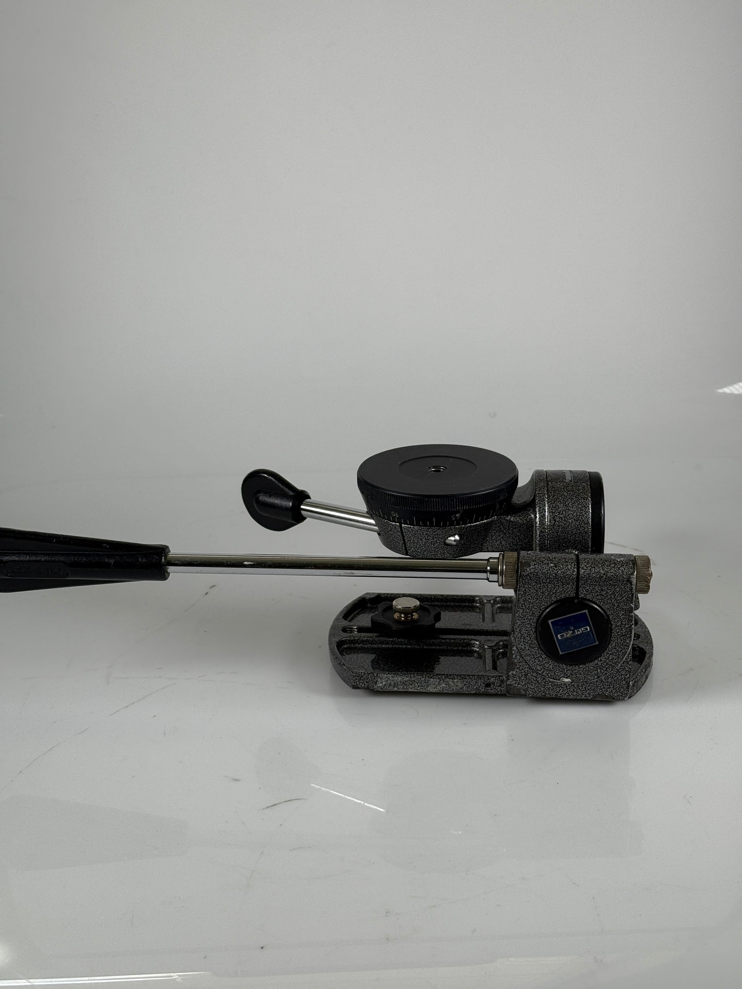 Gitzo G1570 Tripod Head (3-Way Tilt)