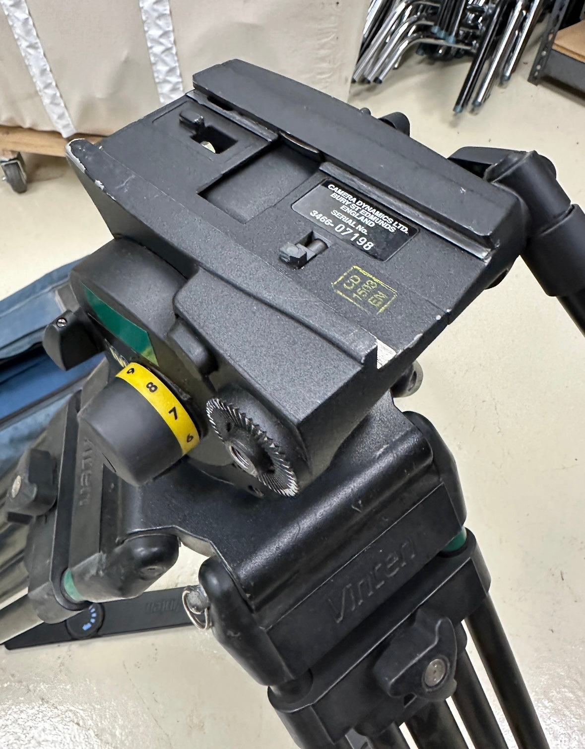 Vinten Vision 100 Fluid Head with Carbon Fiber 2-Stage Tripod