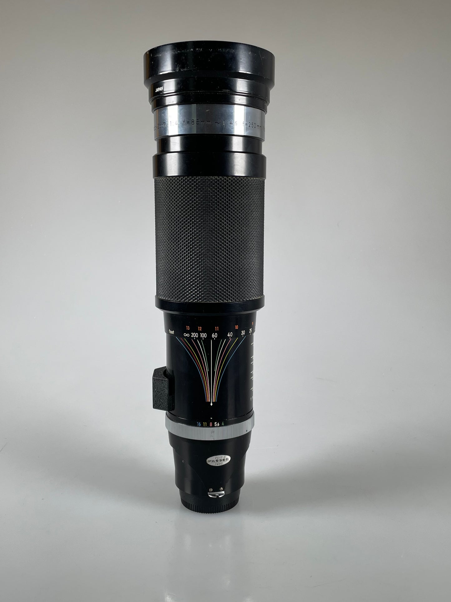 Nikon Nikkor Telephoto-Zoom 8.5cm-25cm (85mm-250mm) f4-4.5 Non-AI Lens