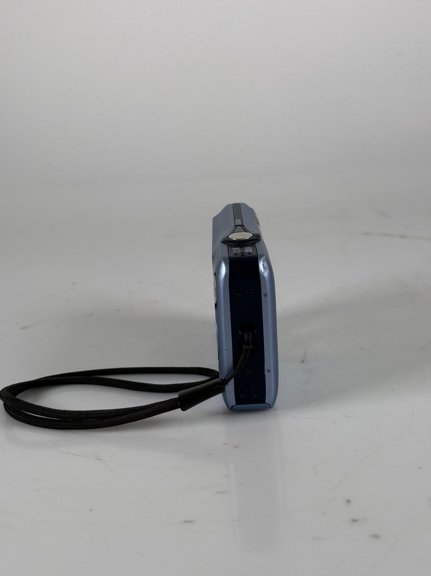 Canon Power Shot Camera SD1300 IS Digital Elph Black 14.1MP Blue
