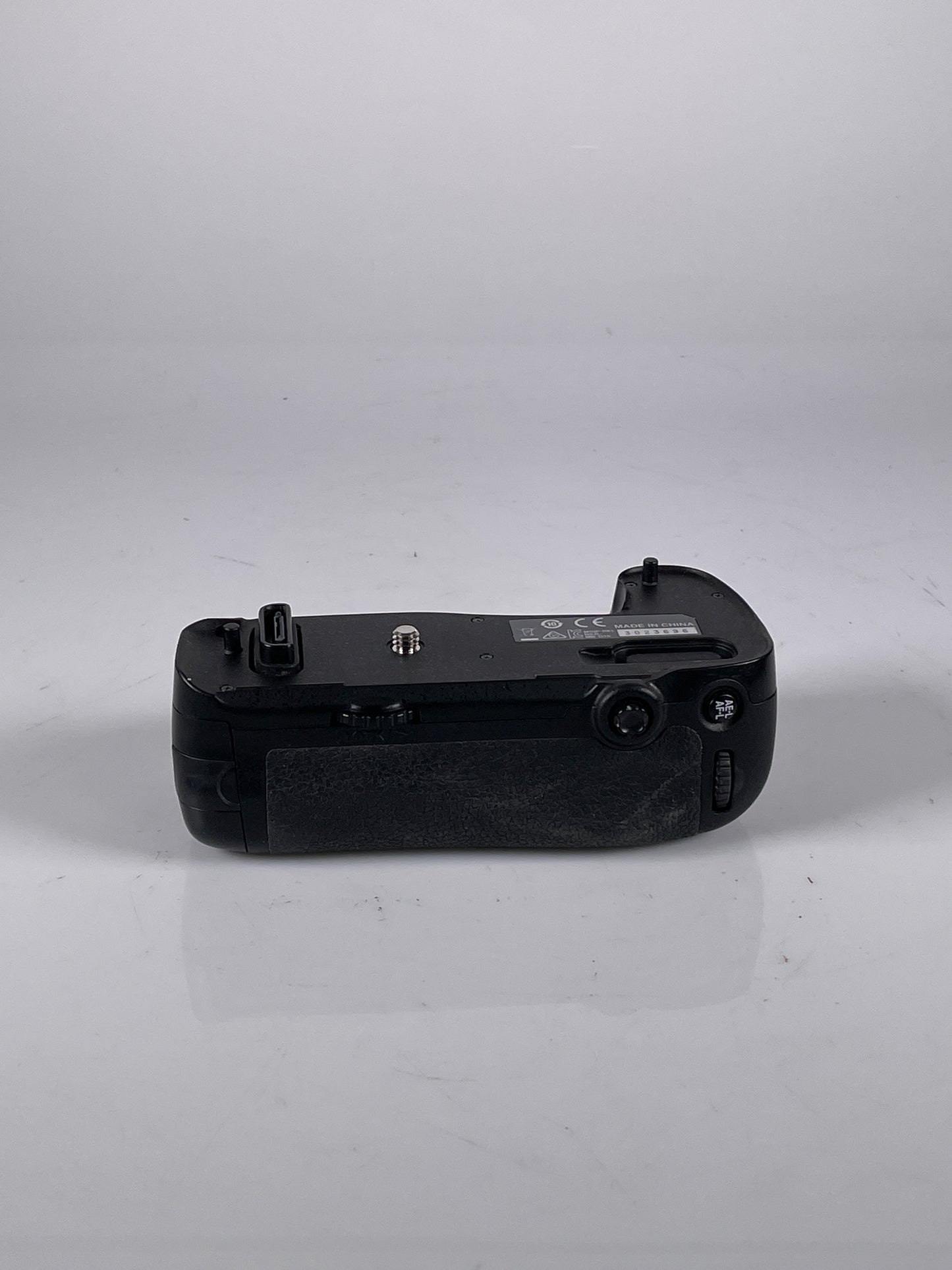 Genuine OEM Nikon MB-D16 Multi Power Battery Pack Grip for D750