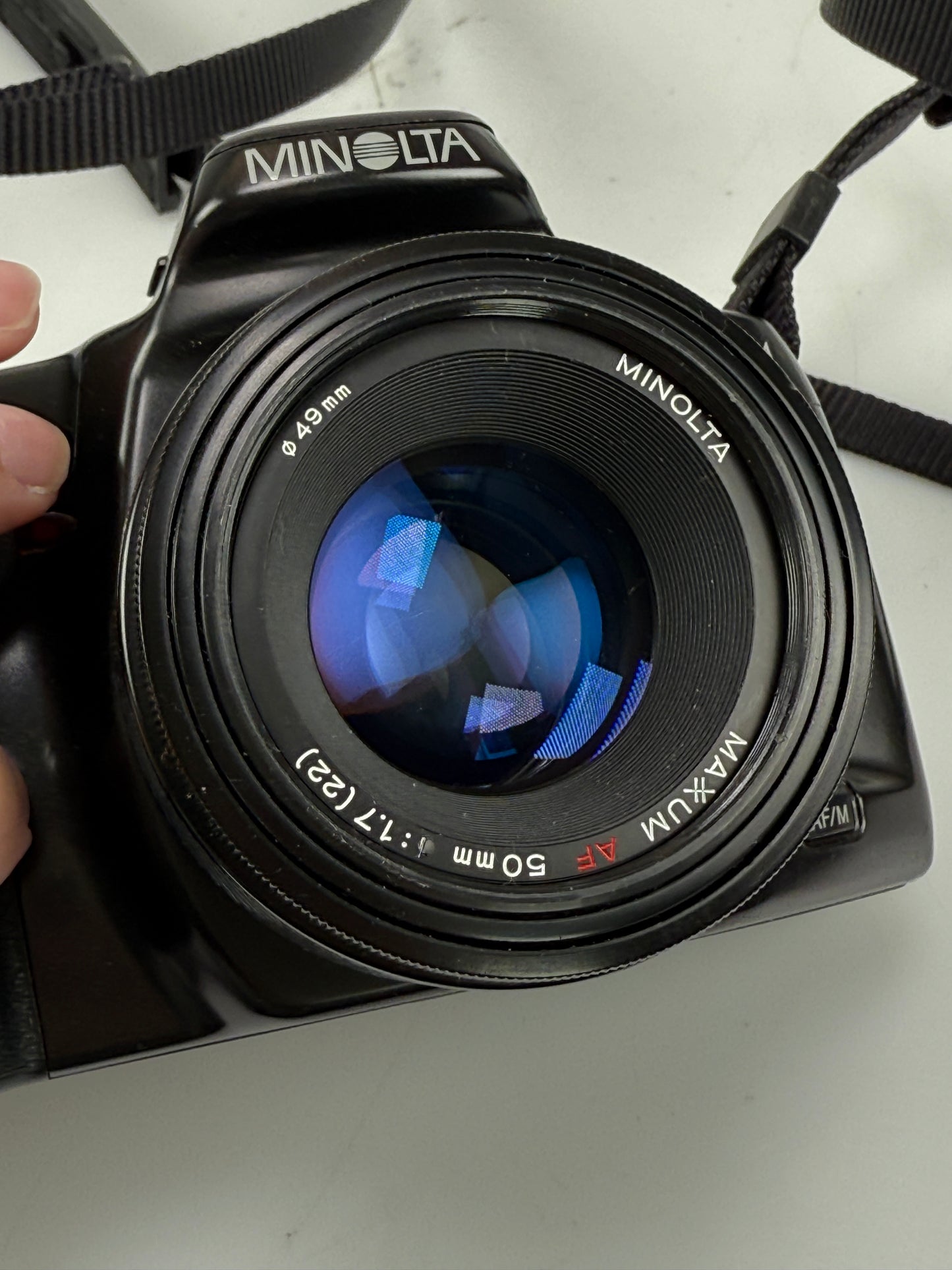 Minolta Maxxum 400si 35mm SLR Film Camera with 50mm f1.7 AF lens