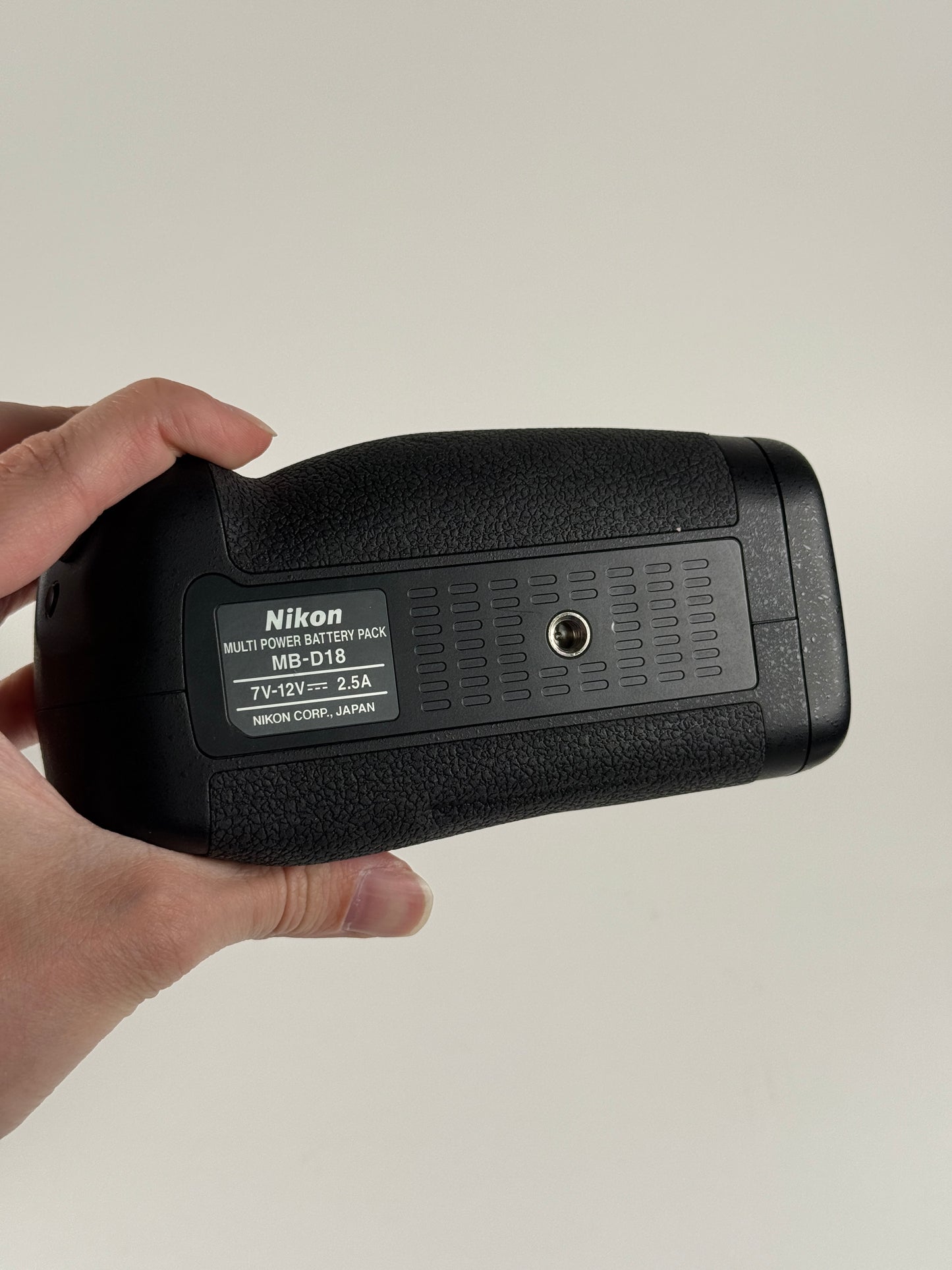 Genuine OEM Nikon MB-D18 Multi Power Battery Pack Grip for D850
