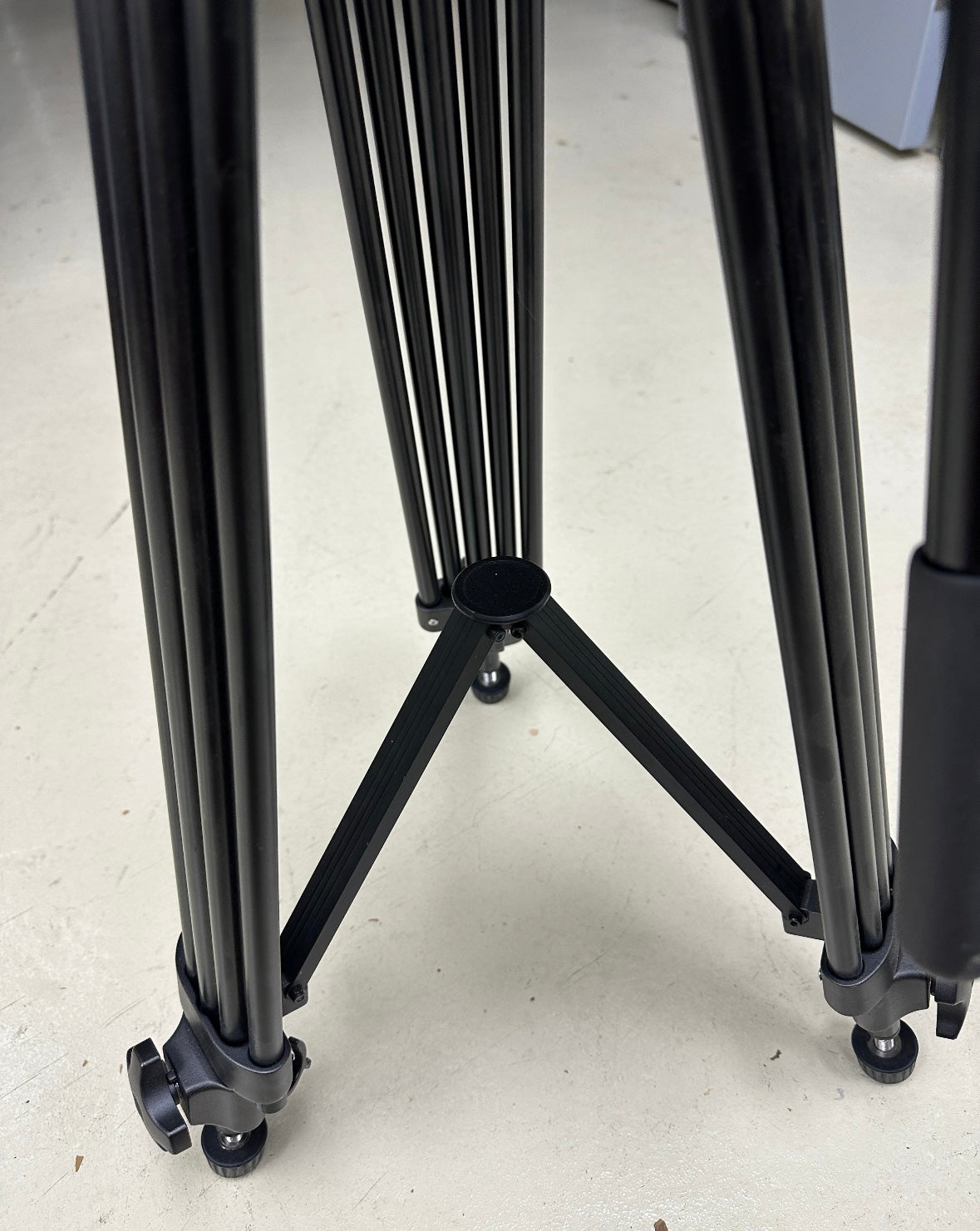VariZoom Professional Tripod With Fluid Head
