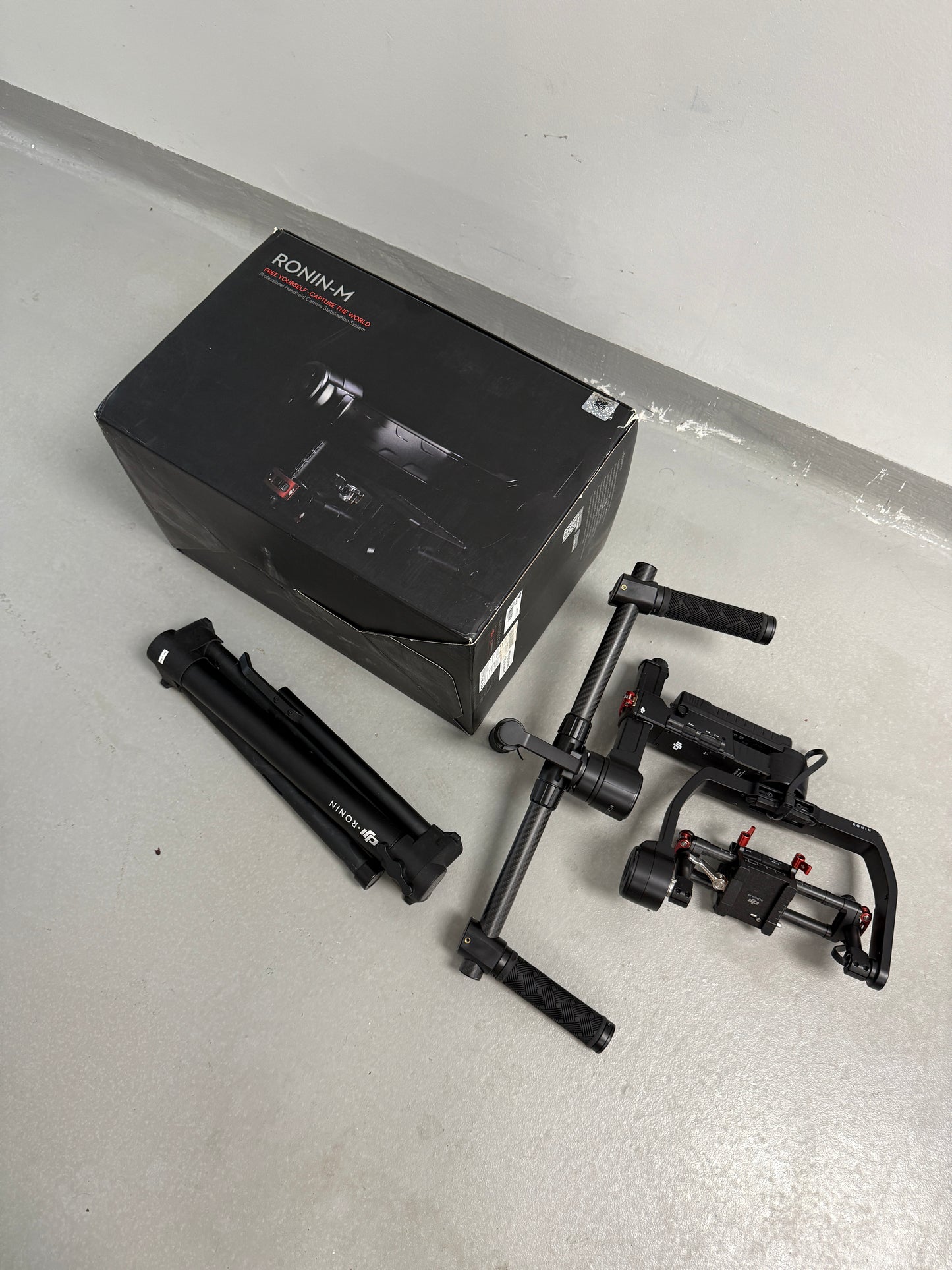 DJI RONIN M R-6 handheld 3-Axis Gimbal Stabilizer with 2 batteries