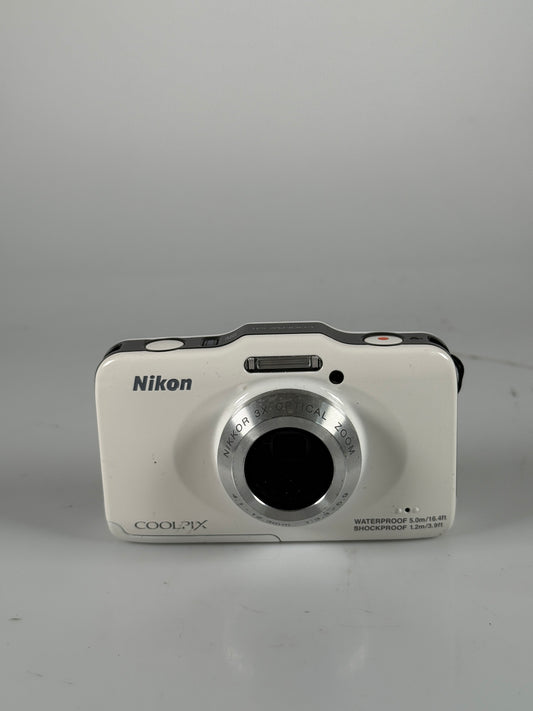 Nikon Coolpix S31 Waterproof 10.1mp Camera White