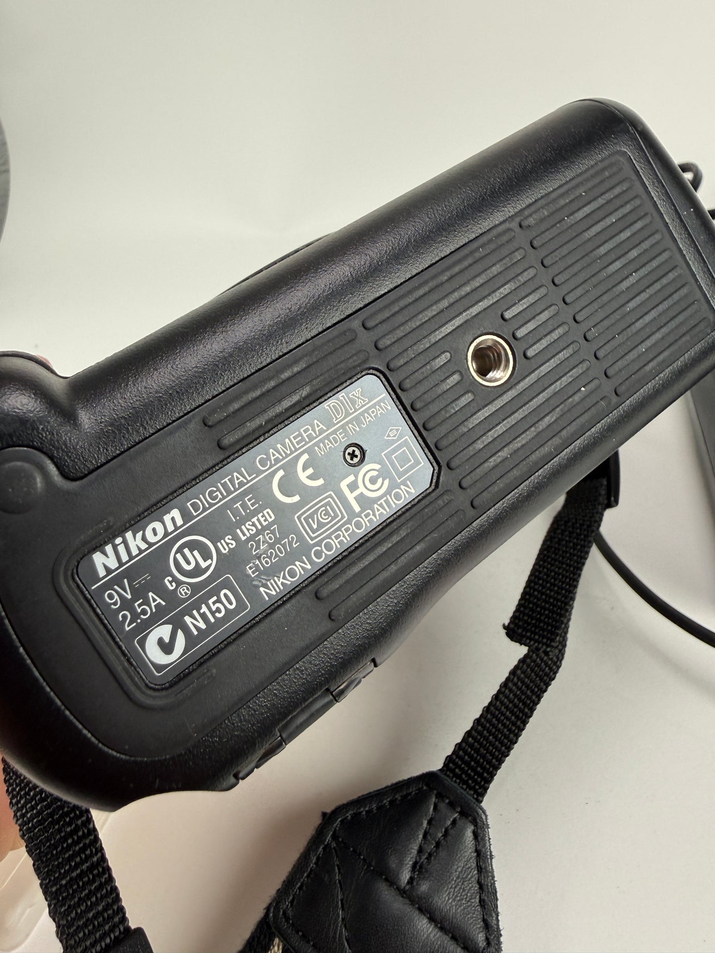 Nikon D1H 2.7MP Digital SLR Camera Body