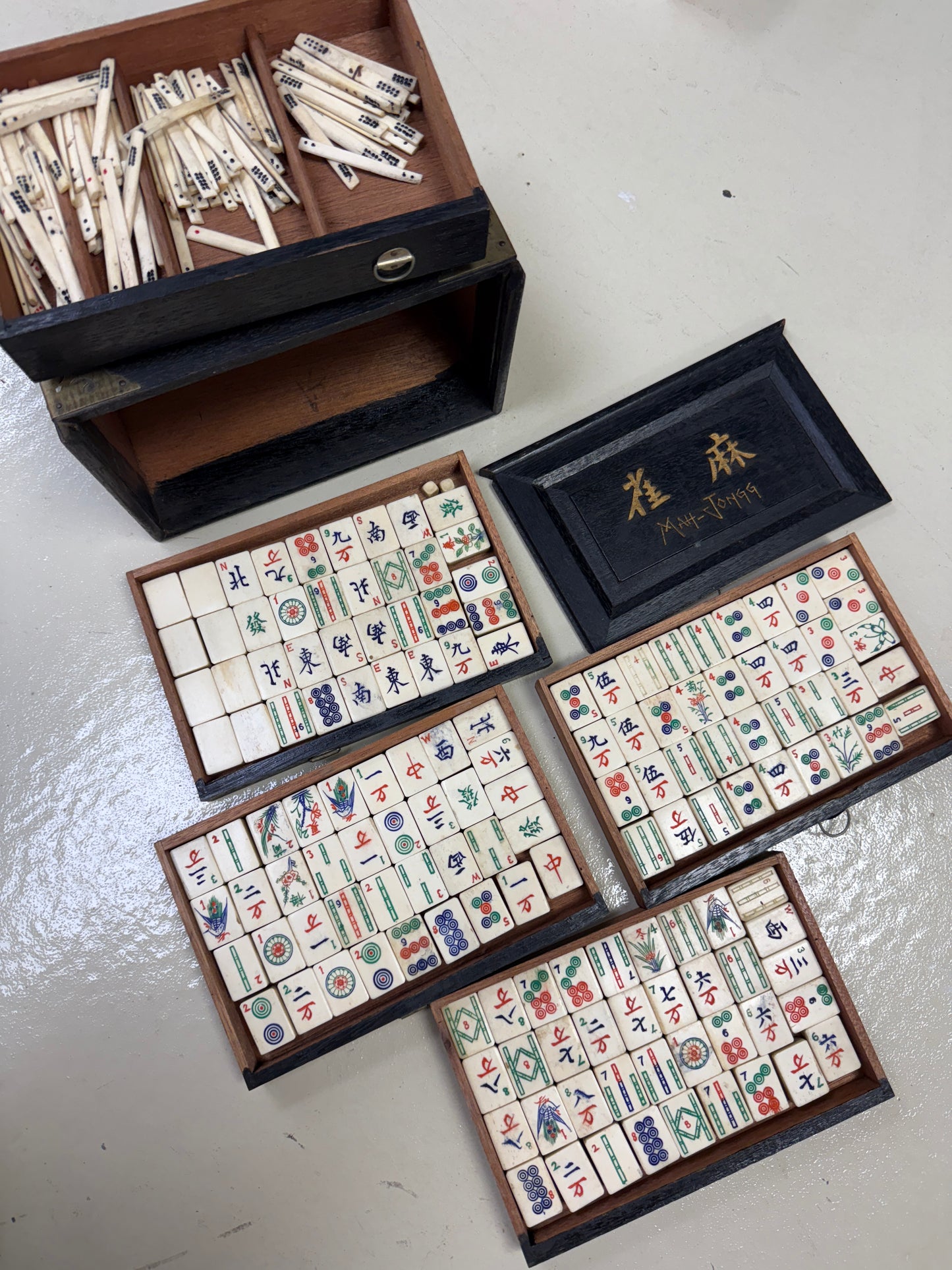 Vintage Chinese Mahjong Ma-Jong Set Tongue & Groove Thick Tile