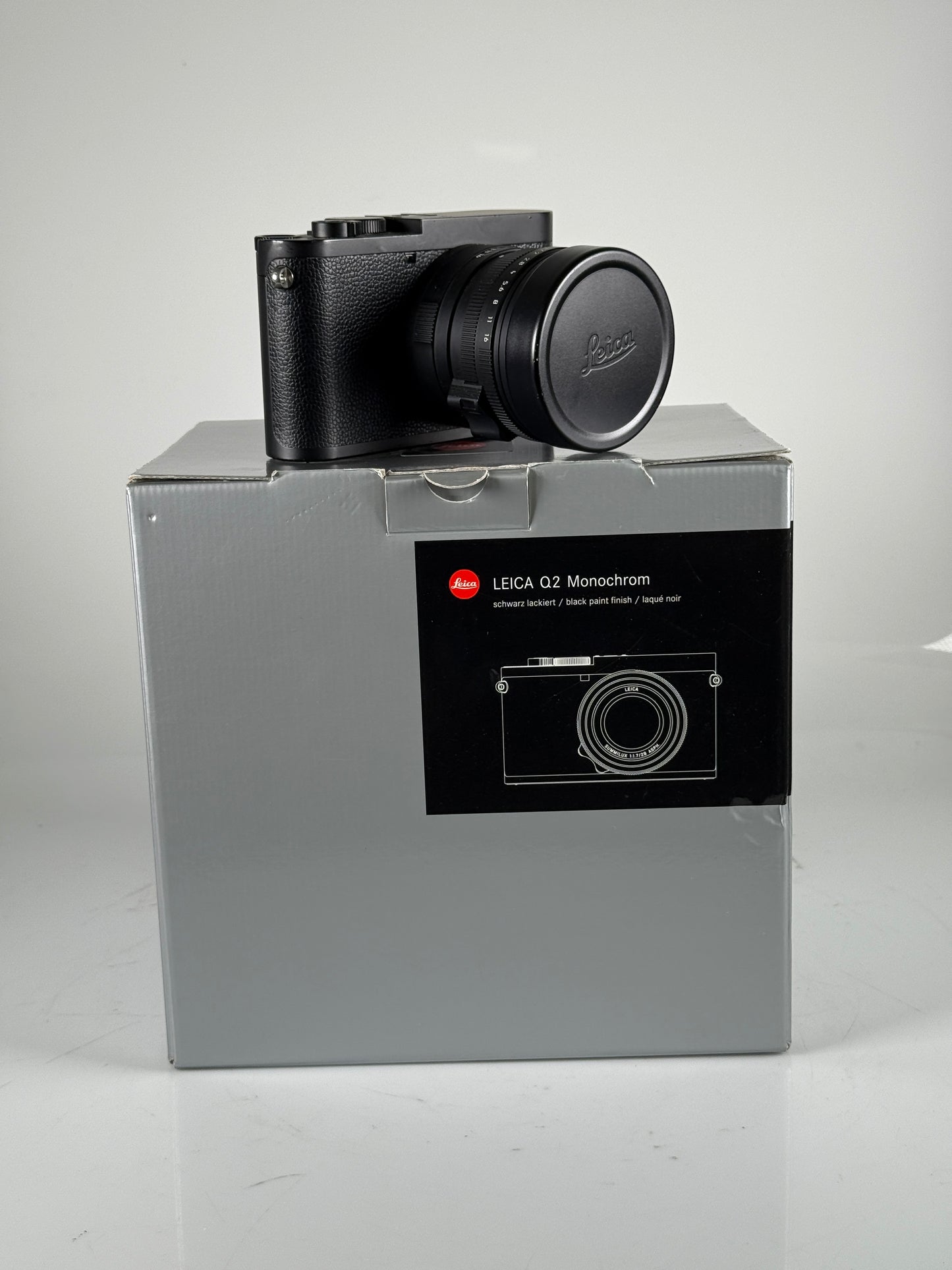 Leica Q2M Q2 Monochrom Digital Camera - Black 19055 with original box
