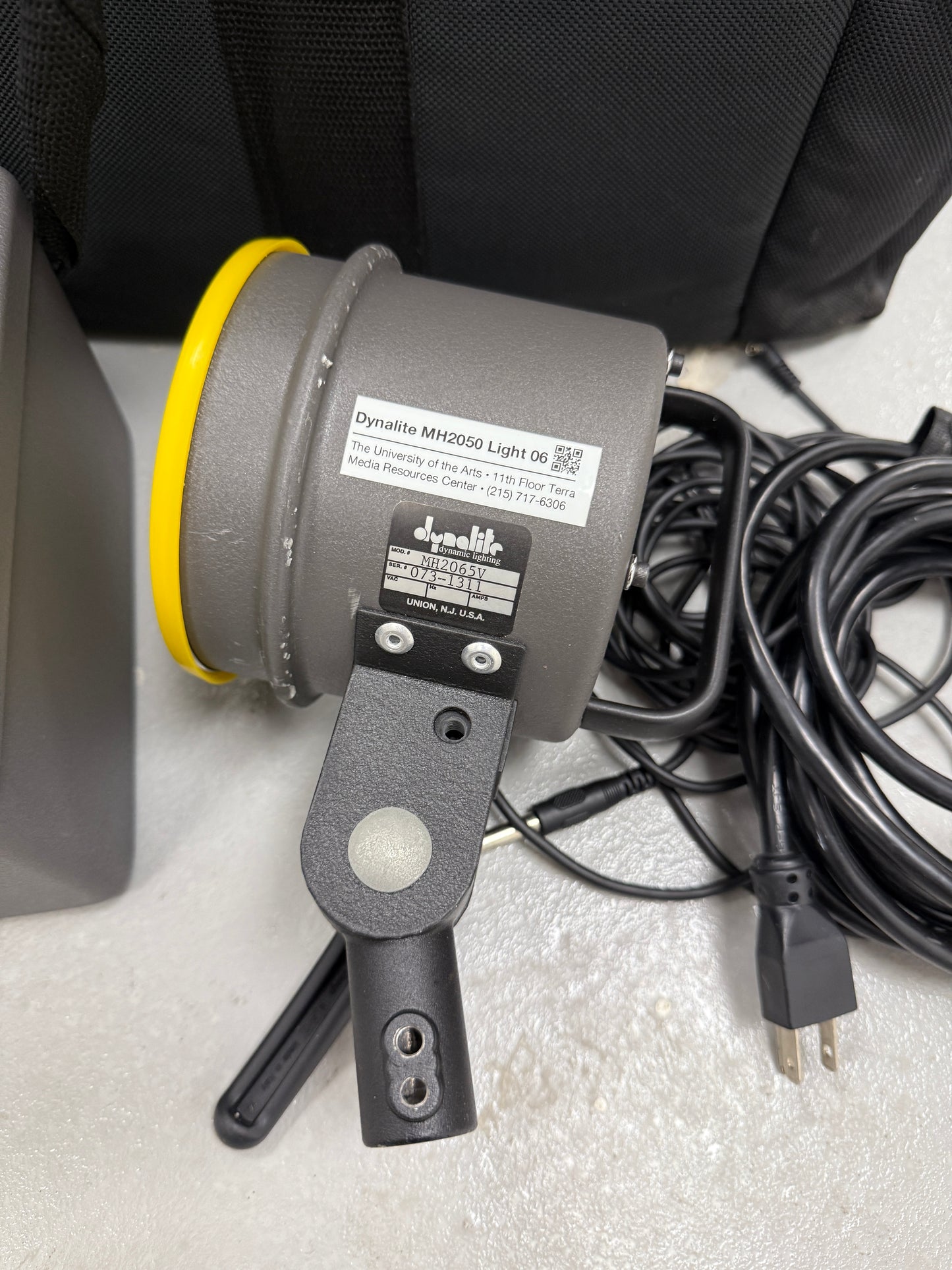Dynalite light kit with MP800 power pack and MH2065 head