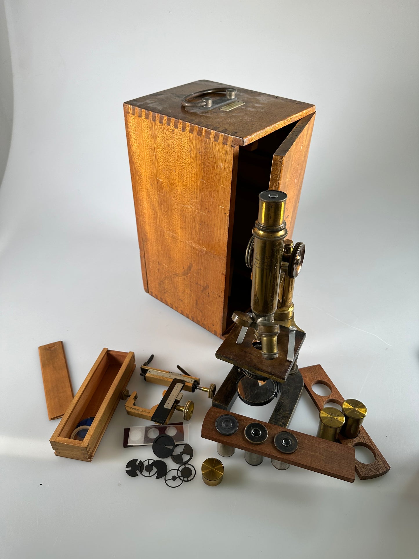 Leica LEITZ Wetzlar vintage Brass Microscope w/ 7, 3 objective Columbia univ