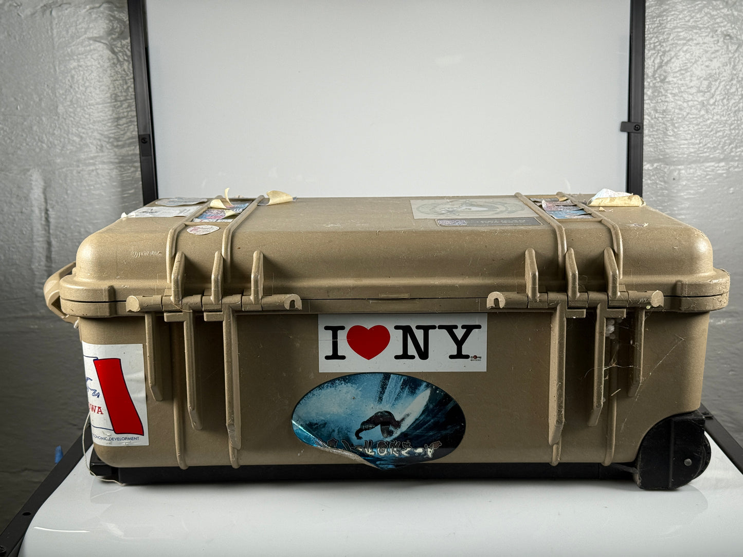 Pelican 1510 Carry-On Case with Organizer/Divider System, With Wheels tan