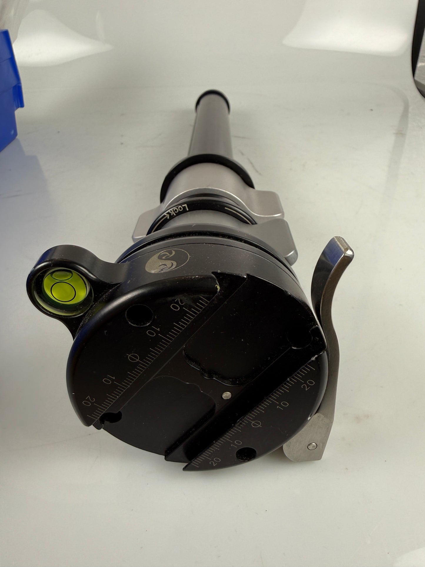 Really Right Stuff column with Tripod Leveling Base w/ clamp