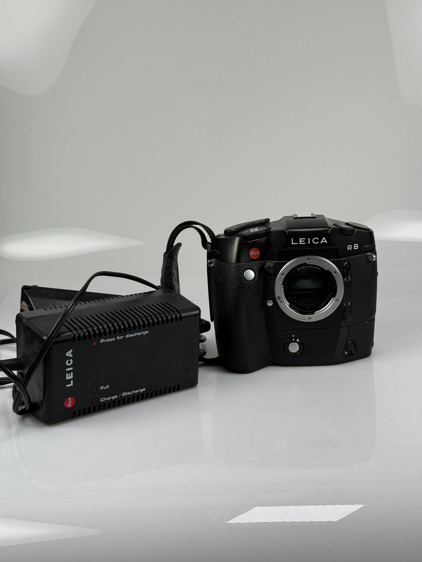 Leica R8 R 8 Black SLR 35mm Film Camera Body 14313 with motor winder