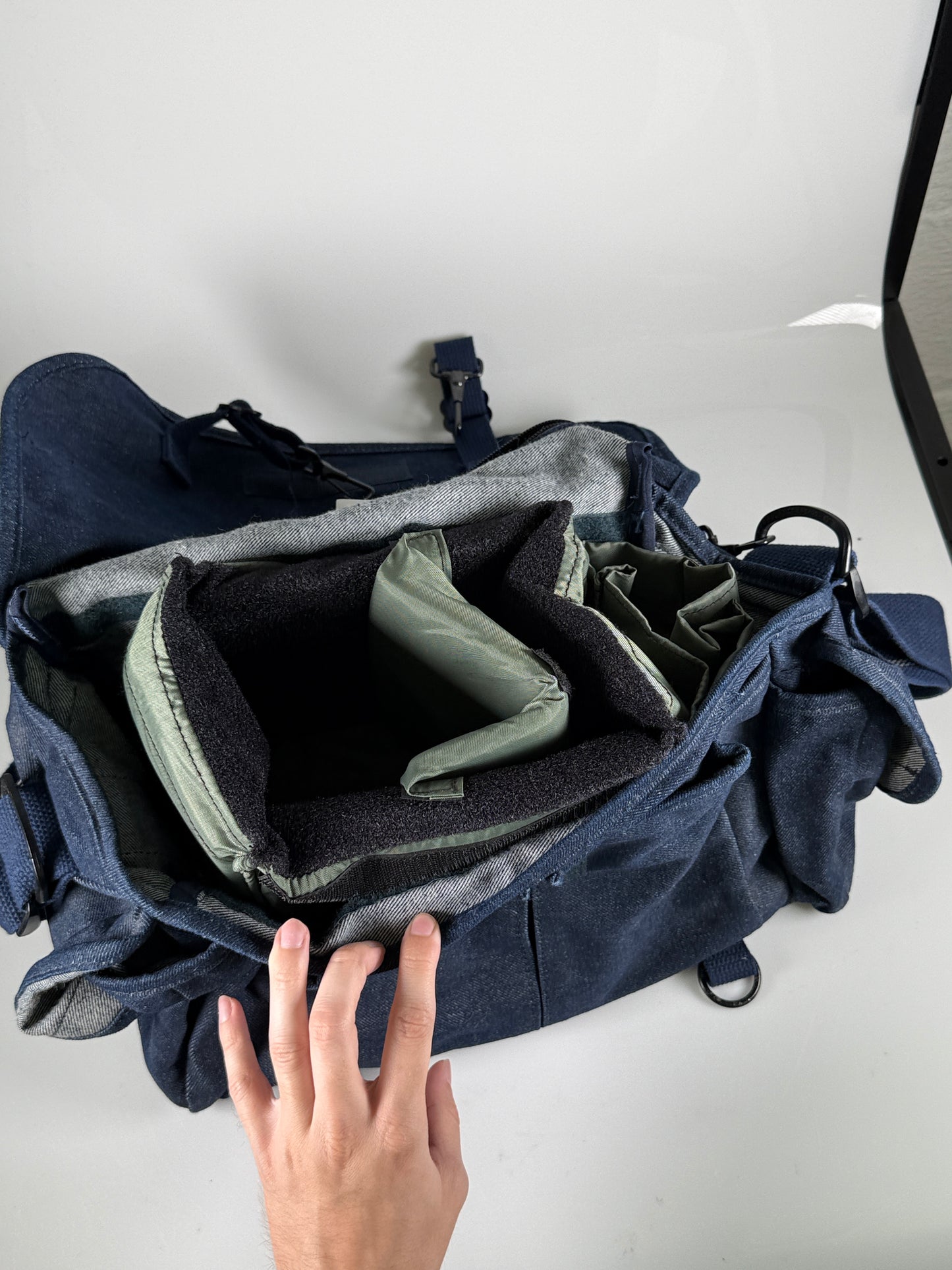 DOMKE F-2 ORIGINAL CAMERA SHOULDER BAG IN Blue Denim, with insert