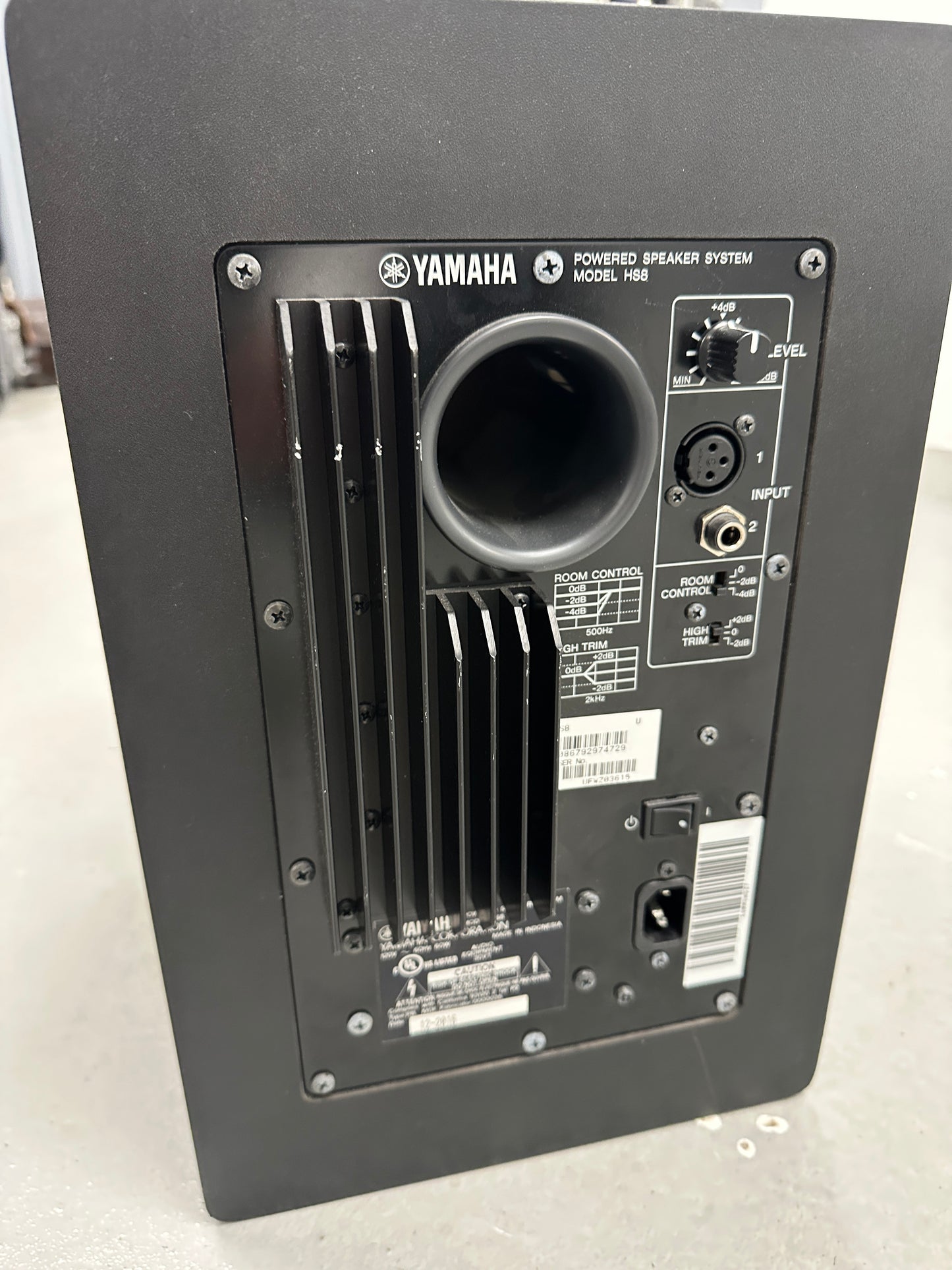 Yamaha HS-8 Powered Studio Monitor 8'' 120W HS-8 (Black)