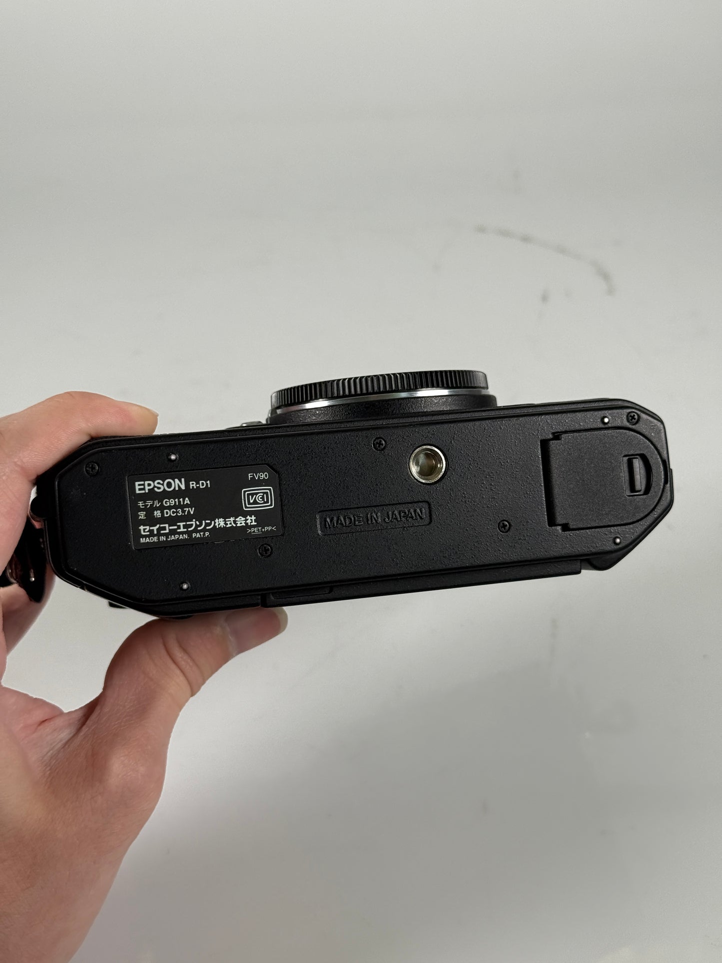 Epson R-D1 6.1MP Digital Rangefinder Camera Leica M CCD