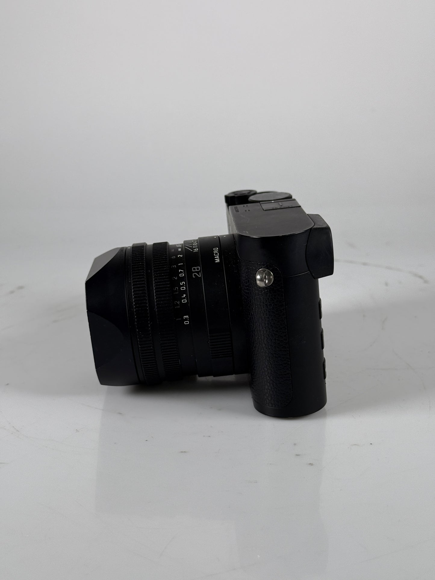 Leica Q2M Q2 Monochrom Digital Camera - Black 19055 with original box